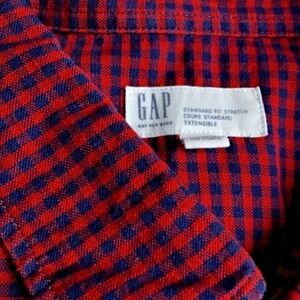 GAP  Red burgundy  & navy motifs 100 % cotton button front shirt Sz L